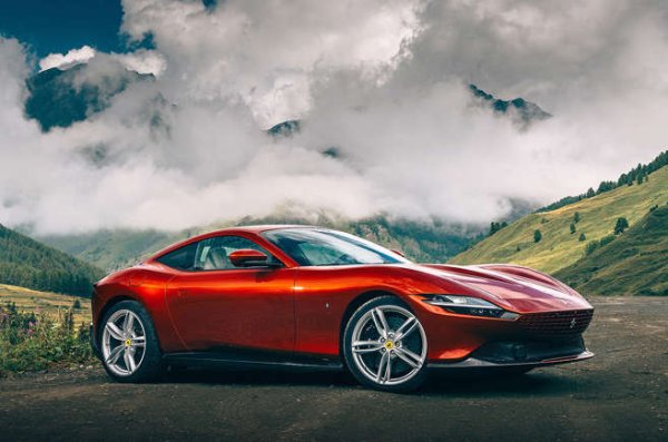 В този списък има няколко Ferrari (много ясно). Ясно, тези от 60-те са абсолютната красота. Но Roma ги предизвиква с дългия си преден капак. Тоази кола също така представя невероятна чистота и модерност. Плюс големи колела. Това е най-красивата кола на Ferrari, нали?